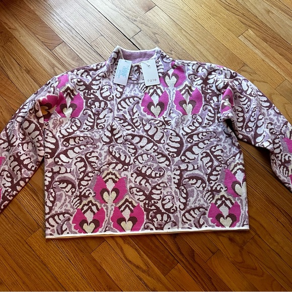 FATE Long sleeved Audrey Sweater size large - Picture 8 of 10